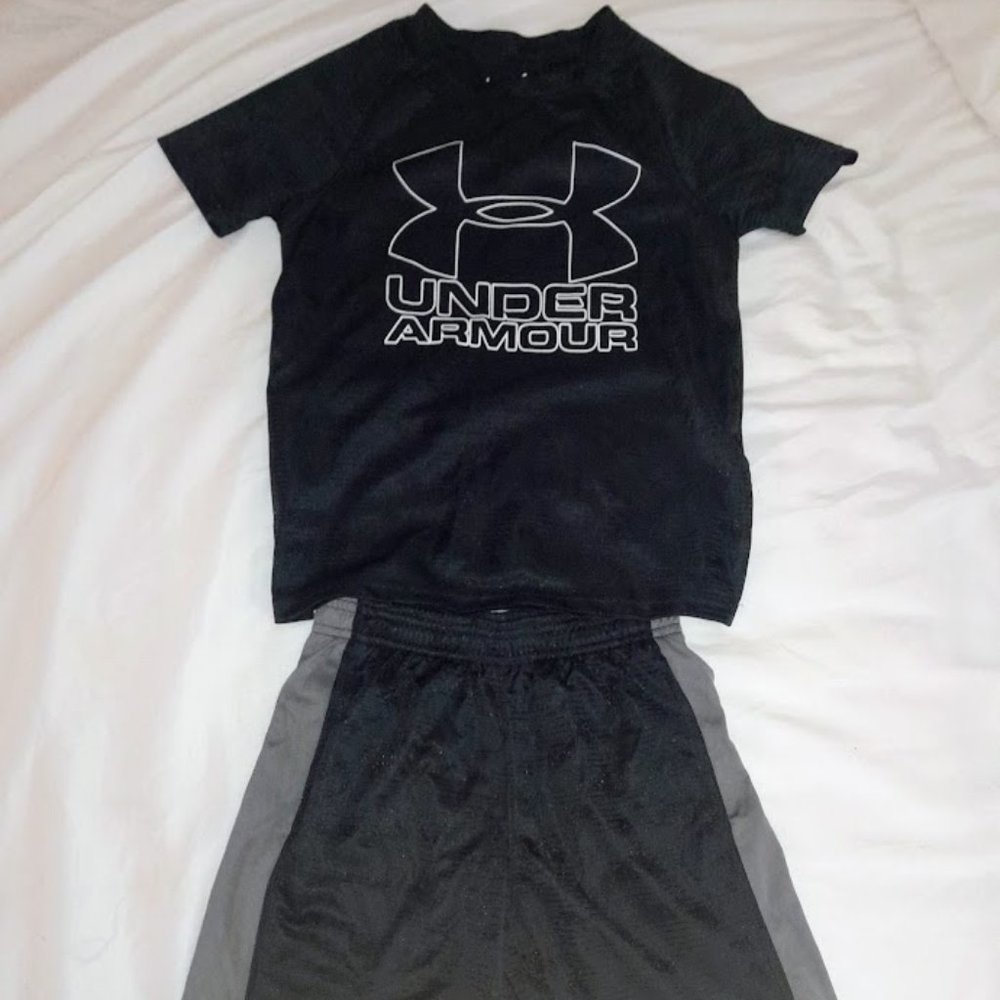Gently Used Under Armour HeatGear Set - Little Boys Size YSM - Shirt & Shorts